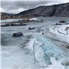 Туристы попытались перейти Красноярское водохранилище по рассыпающемуся льду. Эвакуировали спасатели