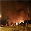 В Канске сгорела заброшенная столетняя усадьба (видео)