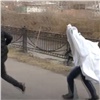 Красноярские чиновники вышли на уборку в костюмах нечистой силы (видео)