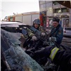 В Красноярске во дворе жилого дома сгорела BMW X5. Очевидцы сообщали о взрывах (видео)