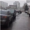 «Парад уродов»: красноярцы ругаются на нелепых ночных парковщиков (видео)