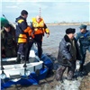 Десять рыбаков сняли с дрейфующей льдины на самом опасном водохранилище Красноярского края