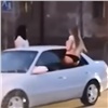 «Весеннее обострение»: красноярцы начали кататься, высунувшись из окон машин (видео)