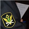 В Красноярском крае пьяный мужчина защищал друга-водителя и побил полицейского