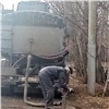 Водители автоцистерн в Красноярске воруют воду из пожарных гидрантов и колонок (видео)