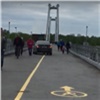Полицейские оштрафовали молодого водителя Lexus за катание по вантовому мосту