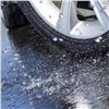 В дождливый день ГИБДД предупредила красноярских водителей об опасности аквапланирования