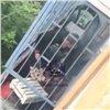Жители правобережья Красноярска жарили шашлыки у себя на балконе и попали на видео