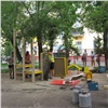 Красноярцы два года борются с незаконно захватившим часть двора частным детским садом (видео)