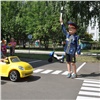 В красноярском детсаду воспитанников посадили на электромобили. Учат правилам дорожного движения