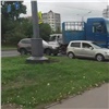 Неудачно развернувшаяся фура поставила в «пробку» две улицы в Октябрьском районе (видео) 