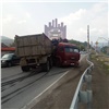 На Усть-Мане у грузовика взорвалось колесо и оторвался кузов 
