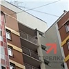 В Красноярске подросток повис на карнизе 16 этажа и напугал прохожих (видео)