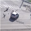 В Красноярске в ДТП серьезно пострадал байкер (видео)