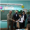 Губернатор Александр Усс подарил пятикласснику удочку