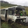 Под Красноярском автобус с работниками птицефабрики съехал в болото. 11 человек в больнице
