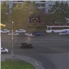 На проспекте Металлургов нетерпеливый водитель «сыграл в бильярд» тремя машинами (видео)