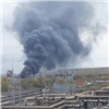 На правобережье Красноярска горит битум на асфальтобетонном заводе. Столб дыма виден всему городу (видео)