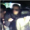 В Красноярске два брата с ножом напали на таксиста. Отпугнул газовым баллончиком (видео)