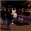 «Устроили второй Канск»: молодежь Черемушек пыталась отвоевать авто у полицейских (видео)