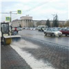 «Осадки не стали неожиданностью»: на уборку Красноярска от снега вывели 90 спецмашин