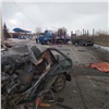 В Ачинске «девятка» превратилась в груду металла после столкновения с двумя грузовиками. Пассажир погиб 