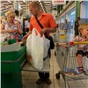 Почти половине россиян хватает денег только на еду и одежду