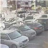 В Красноярске водителю во время драки на парковке пробили лёгкое (видео)