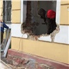 В Красноярске бизнесмен сломал стену в жилом доме и сделал себе отдельный вход. Соседи недовольны
