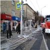 В центре Красноярска ради тушения пожара в кондитерском магазине частично перекрыли две улицы