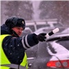 Красноярских автолюбителей попросили не ездить за город из-за снегопадов