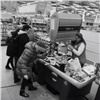 В красноярском гипермаркете касса разбросала деньги (видео)
