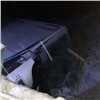 В Красноярском крае автобус с вахтовиками упал с моста (видео)