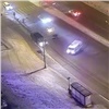 В Красноярске автоледи на внедорожнике сбила 19-летнего пешехода. Девушка перебегала на «красный» (видео)