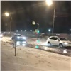 В Красноярске из-за коммунальной аварии затопило улицу Свердловскую