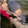 «Сына учит меня водить»: красноярская автоледи посадила малыша за руль и сама сдала себя в соцсетях (видео)