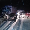 На трассе под Красноярском столкнулись три грузовика и легковой автомобиль. Виновник ДТП погиб