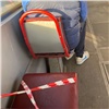 В красноярском транспорте начали огораживать лентой ряды сидений
