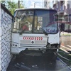 В центре Красноярска столкнулись автобус и Toyota: пострадали двое взрослых и ребенок
