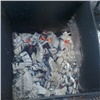 В Покровском жители выбросили в мусорку горячую золу и устроили пожар. В МЧС просят так не делать