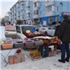 С правобережья Красноярска прогнали уличных продавцов табуреток и ягод