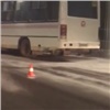 «Самый стремный и опасный маршрут»: автобус въехал в фуру на Октябрьском мосту в Красноярске (видео)