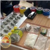 У красноярца нашли почти 6 кг синтетических и растительных наркотиков (видео)