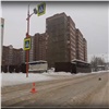 В Красноярске водитель Hyundai не успел остановиться перед пешеходным переходом и сбил подростка (видео)