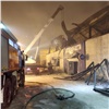 Пожар на красноярском складе автозапчастей удалось локализовать. Пропавших сотрудников МЧС продолжат искать ночью