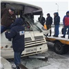 Тягач занесло на автобус на заснеженной трассе в Норильске: пострадали 6 человек
