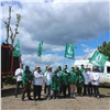 «Вот такие зелёные дела!»: в Красноярске экологические инспекторы высадили деревья и собрали полтонны мусора