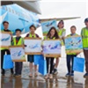 «Небо. Самолет. Мольберт»: юные художники нарисовали самолет на перроне красноярского аэропорта