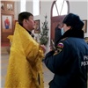 Сотрудники МЧС в преддверии Рождества устроили проверку в храмах Красноярска и края
