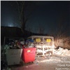 «Это вопрос везения»: в Красноярске на дороге загорелся мусоровоз (видео)